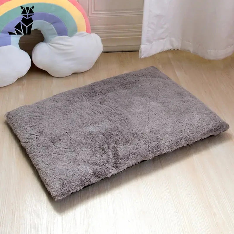 Lit pour chien avec tapis gris : couchage chaud, confort optimal, housse amovible